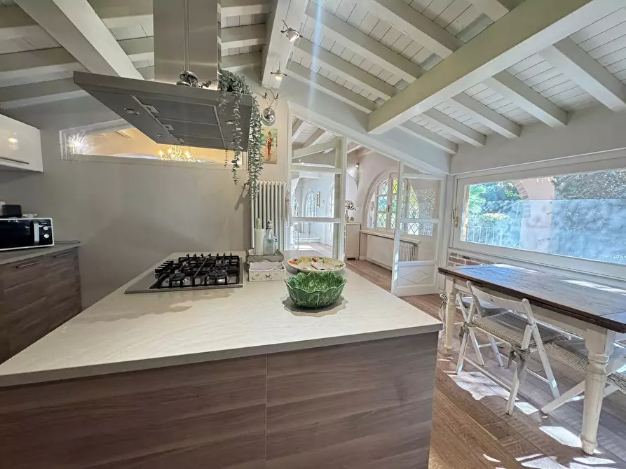 Immagine 21 di Villa in vendita  a Pietrasanta