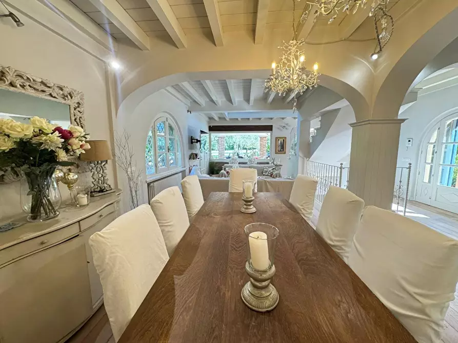 Immagine 16 di Villa in vendita  a Pietrasanta