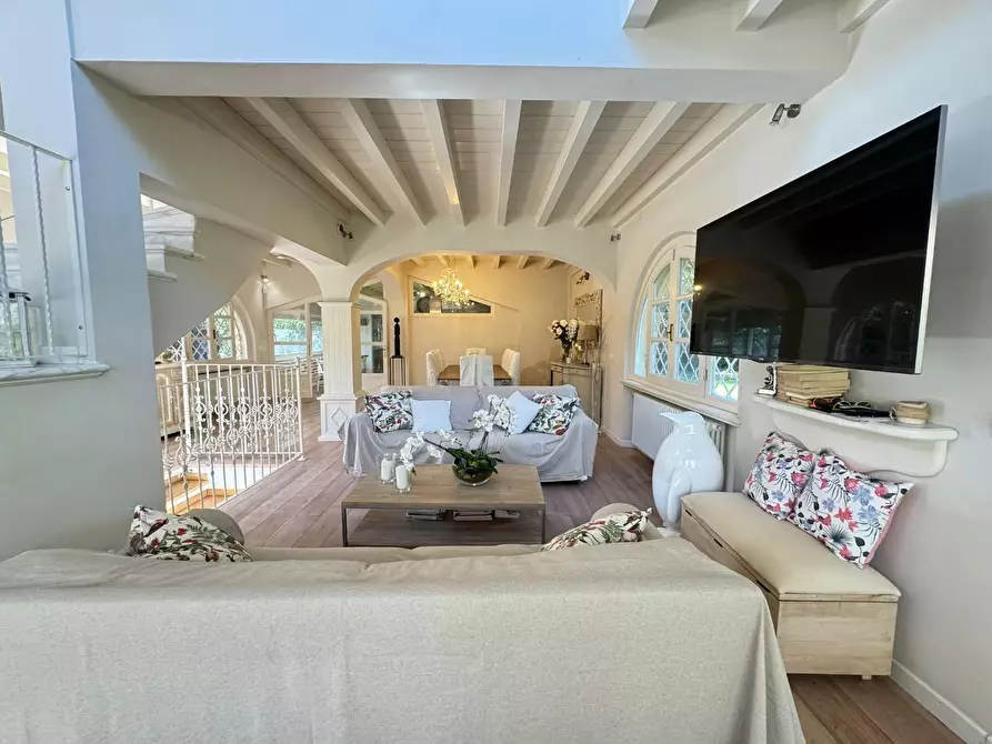Immagine 14 di Villa in vendita  a Pietrasanta