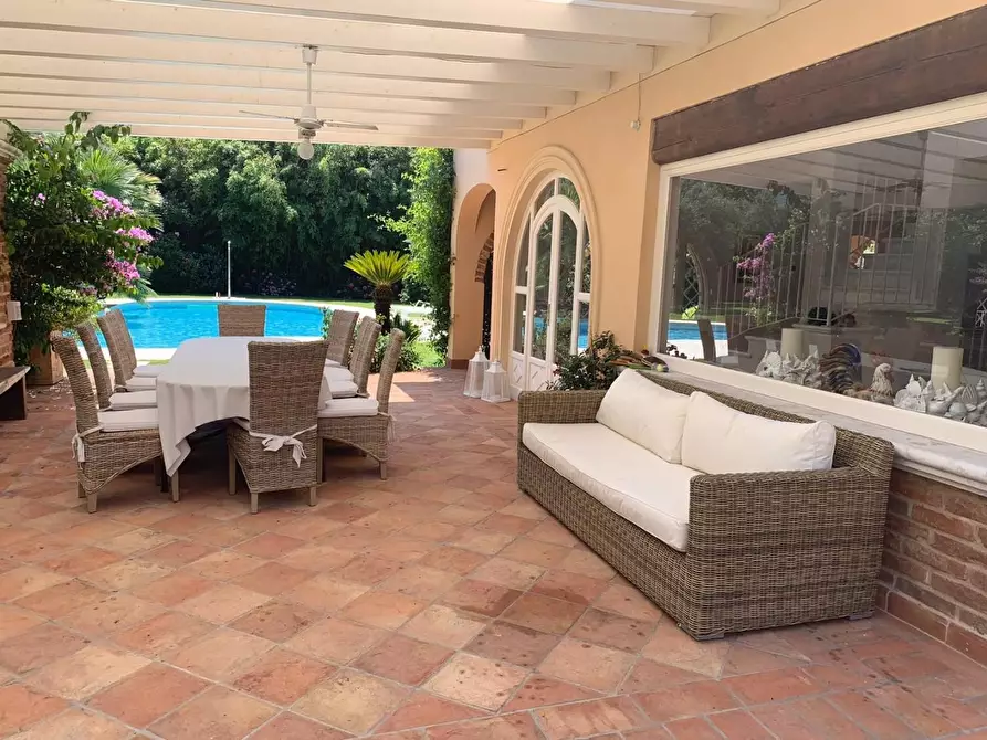 Immagine 9 di Villa in vendita  a Pietrasanta