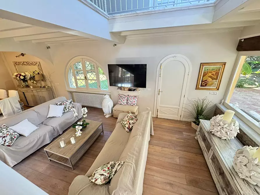 Immagine 23 di Villa in vendita  a Pietrasanta