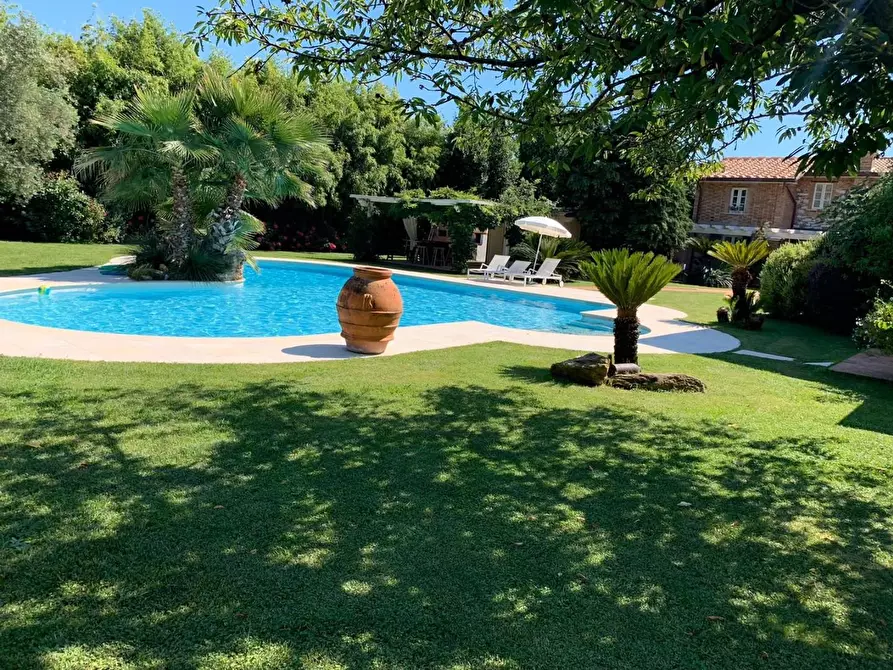 Immagine 4 di Villa in vendita  a Pietrasanta