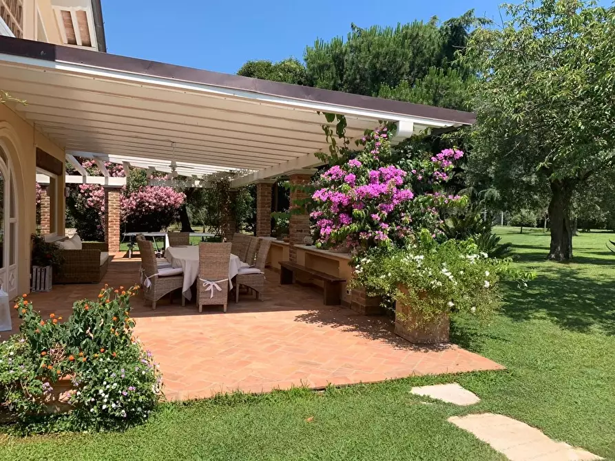 Immagine 10 di Villa in vendita  a Pietrasanta