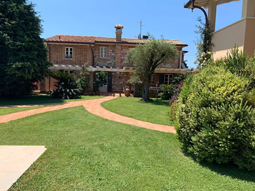 Immagine 3 di Villa in vendita  a Pietrasanta