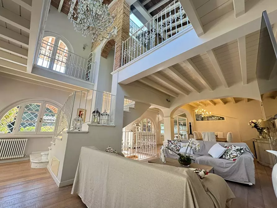 Immagine 12 di Villa in vendita  a Pietrasanta