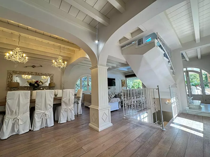 Immagine 15 di Villa in vendita  a Pietrasanta