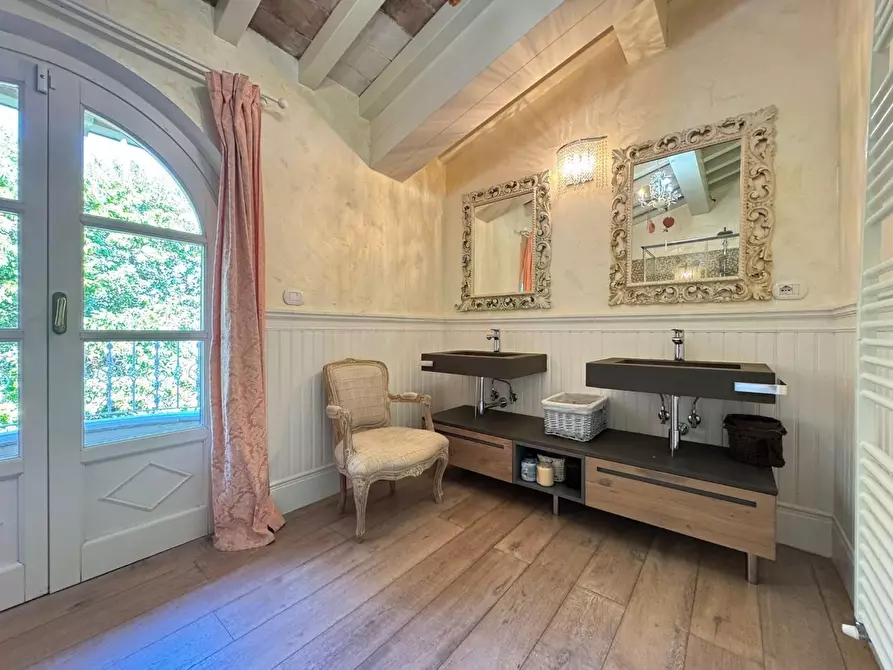 Immagine 32 di Villa in vendita  a Pietrasanta