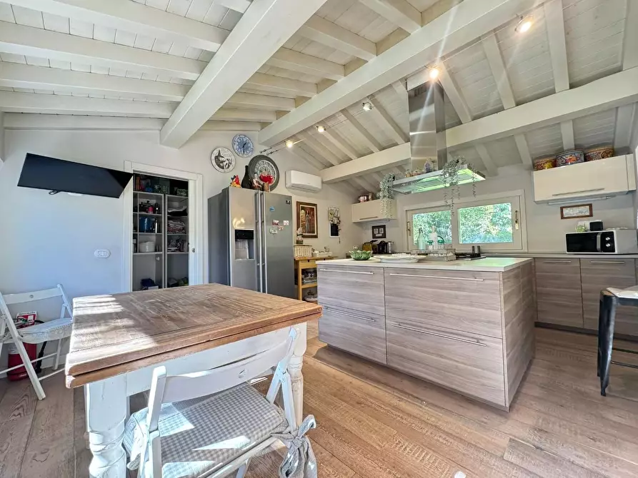 Immagine 18 di Villa in vendita  a Pietrasanta