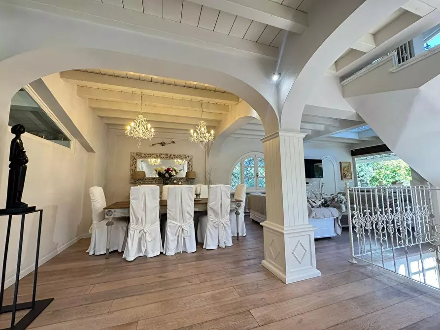 Immagine 17 di Villa in vendita  a Pietrasanta