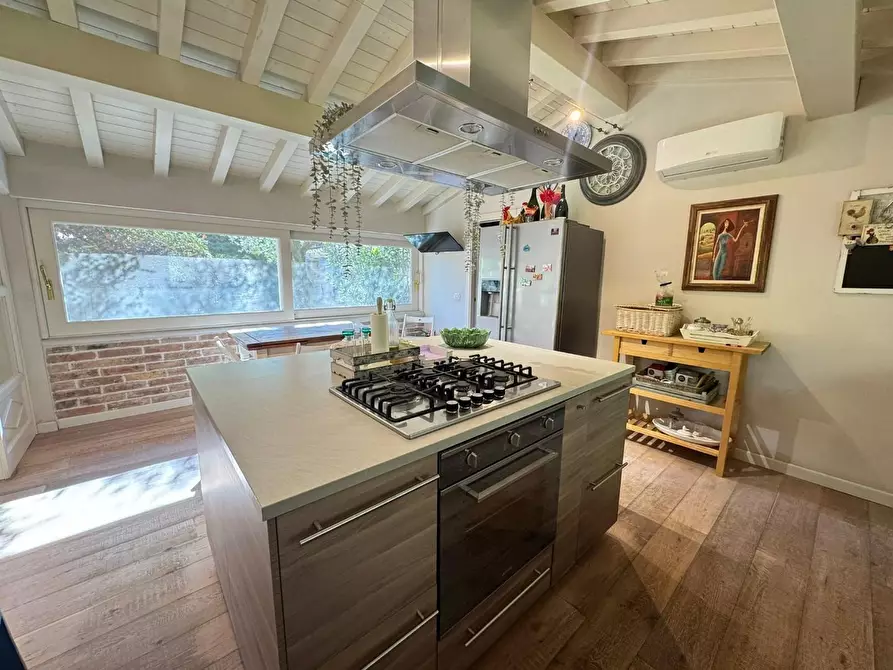 Immagine 19 di Villa in vendita  a Pietrasanta