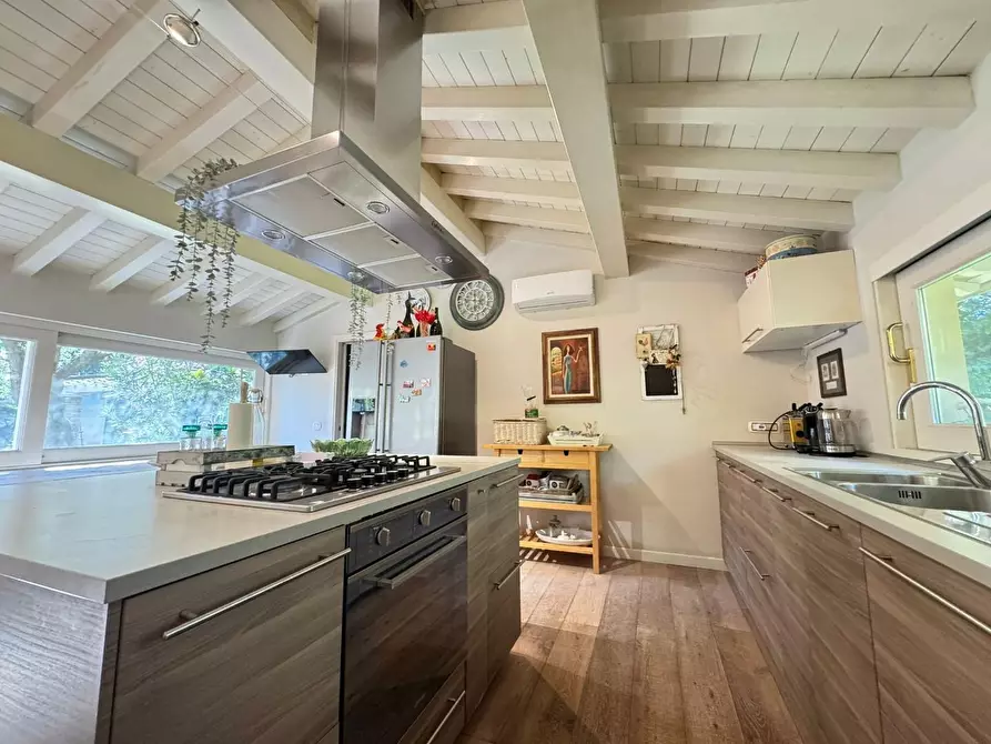 Immagine 24 di Villa in vendita  a Pietrasanta