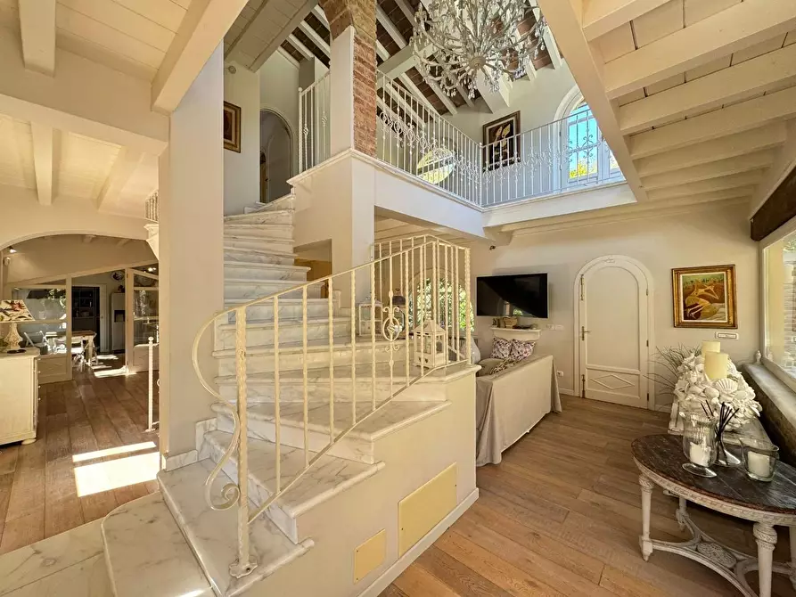 Immagine 13 di Villa in vendita  a Pietrasanta