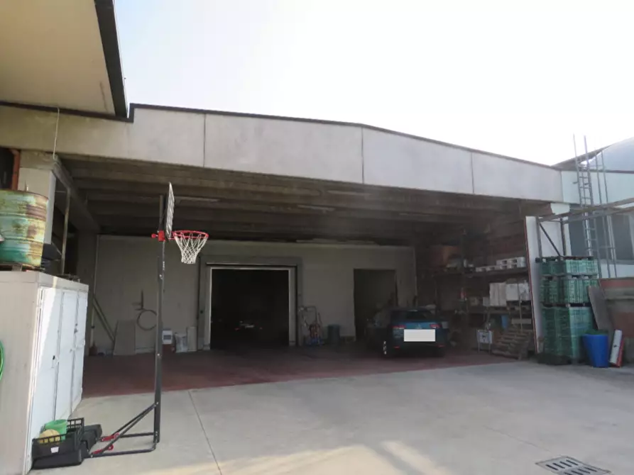 Immagine 1 di Magazzino in vendita  a Gorgonzola