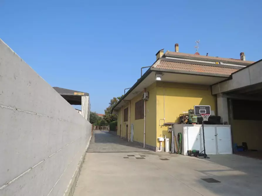 Immagine 3 di Magazzino in vendita  a Gorgonzola