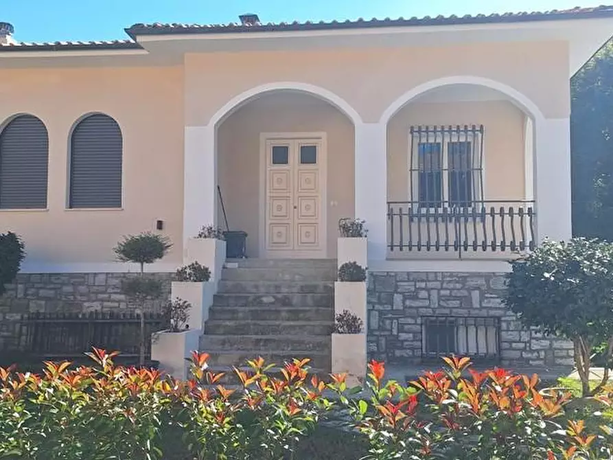 Immagine 5 di Villa in vendita  a Borgo A Mozzano