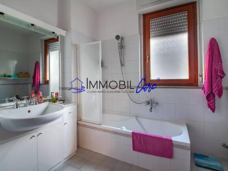 Immagine 13 di Appartamento in vendita  a Livorno