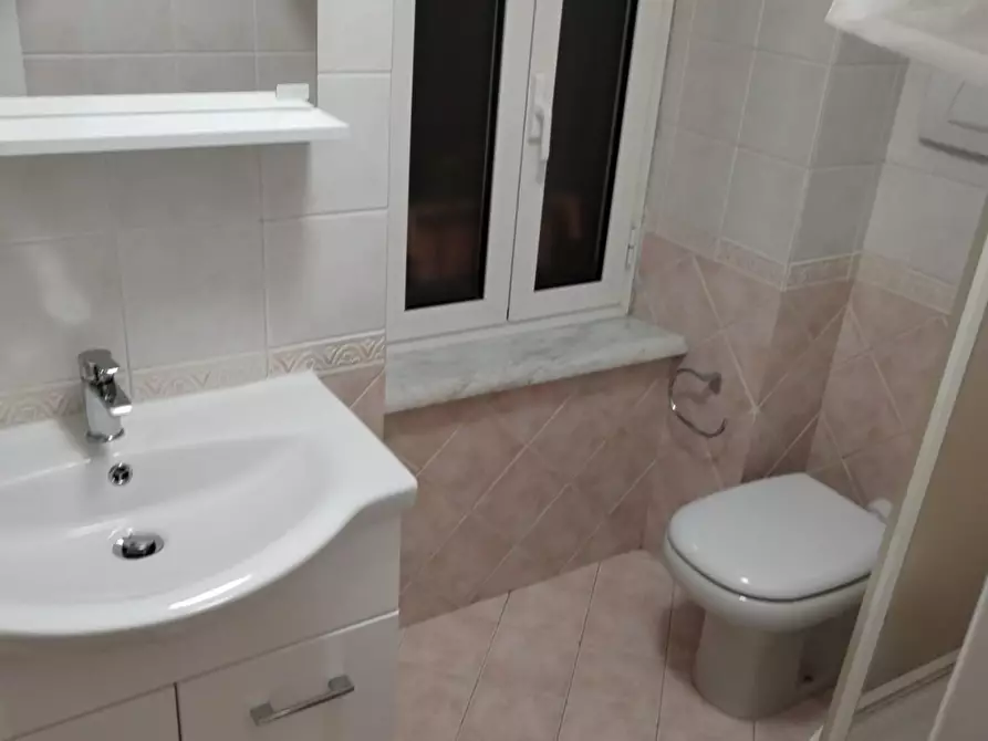 Immagine 6 di Appartamento in affitto  a Carrara