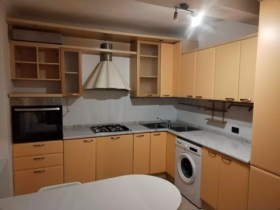 Immagine 3 di Appartamento in affitto  a Carrara