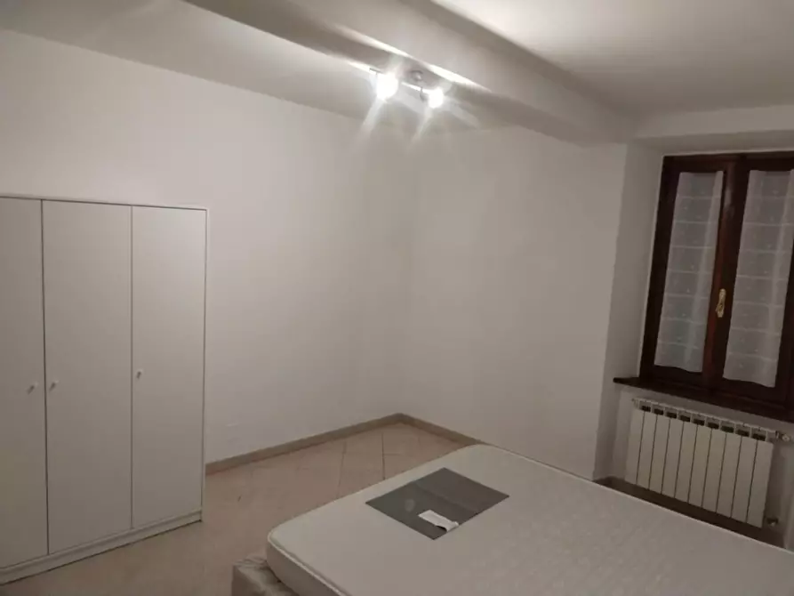 Immagine 4 di Appartamento in affitto  a Carrara