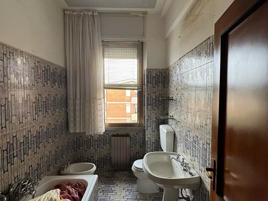 Immagine 16 di Appartamento in vendita  a Lucca