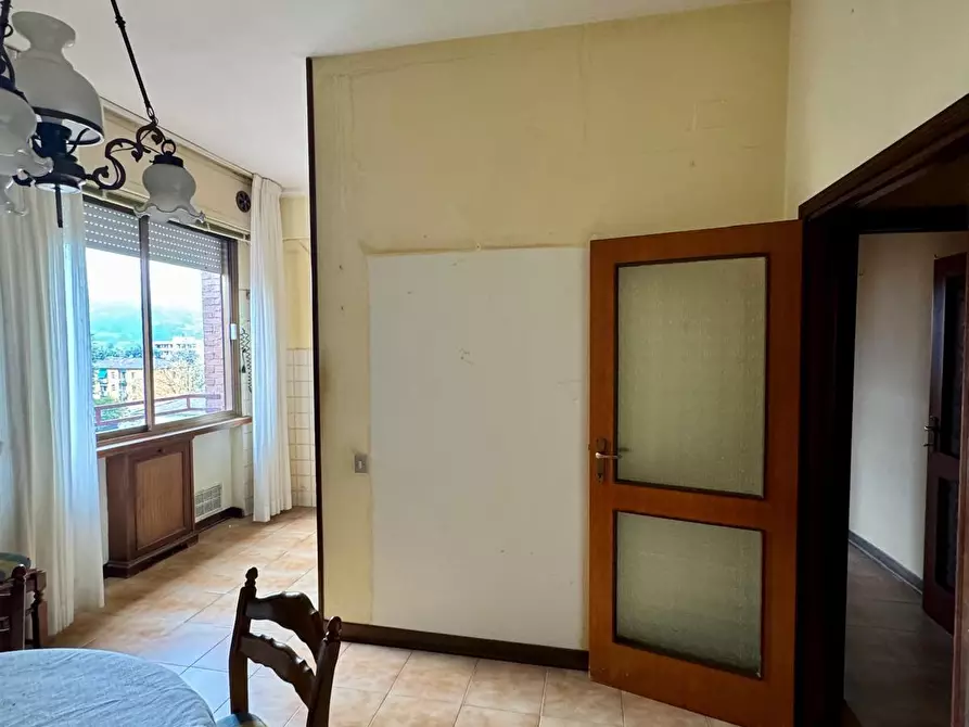 Immagine 7 di Appartamento in vendita  a Lucca