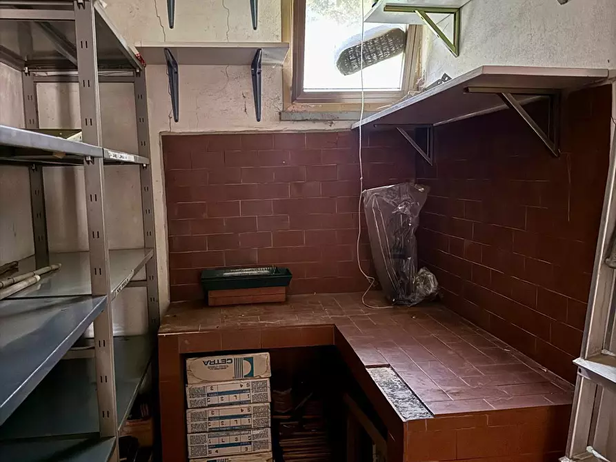 Immagine 22 di Appartamento in vendita  a Lucca