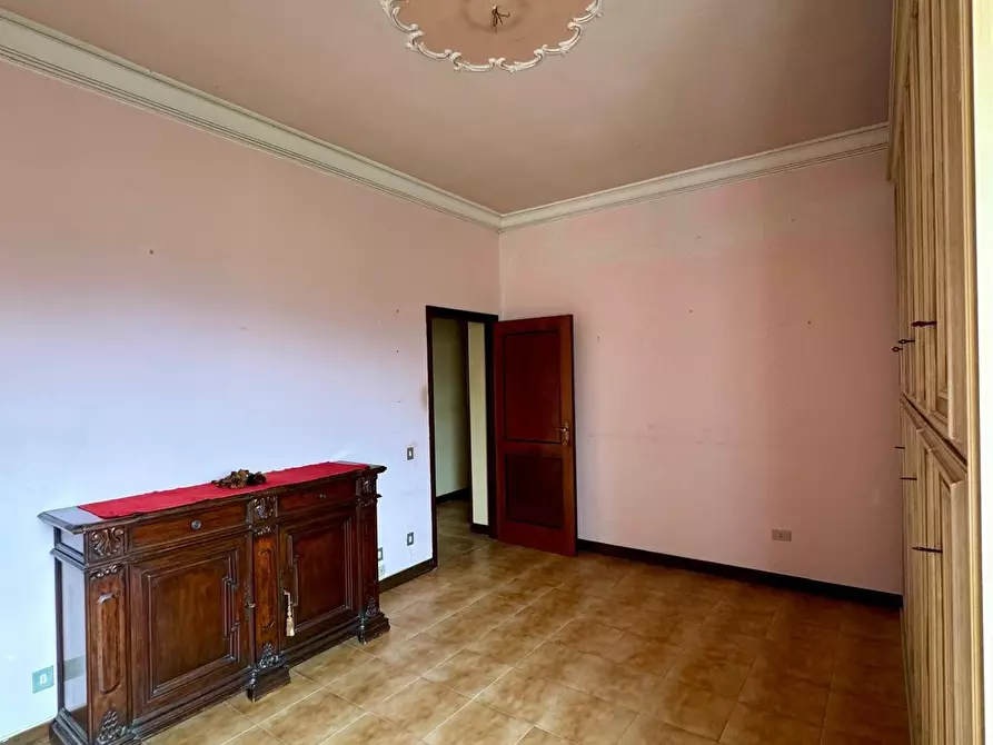 Immagine 13 di Appartamento in vendita  a Lucca