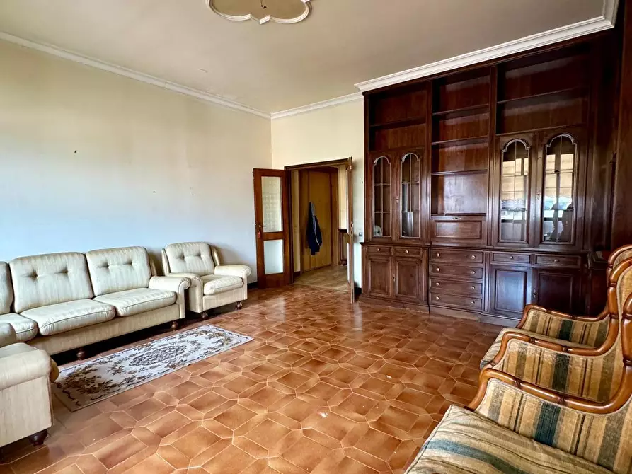 Immagine 2 di Appartamento in vendita  a Lucca