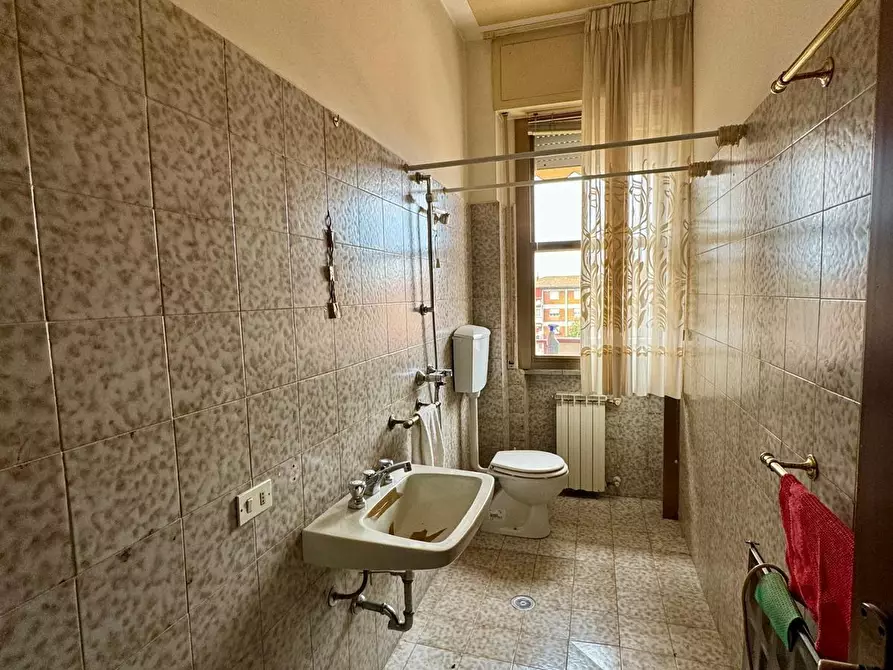 Immagine 21 di Appartamento in vendita  a Lucca