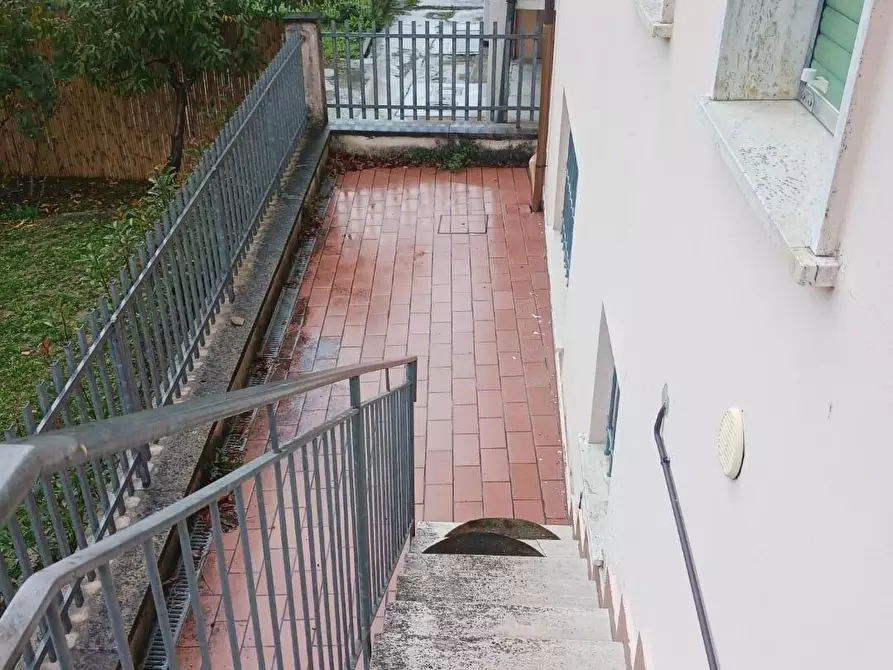 Immagine 10 di Casa indipendente in vendita  a Santa Maria A Monte