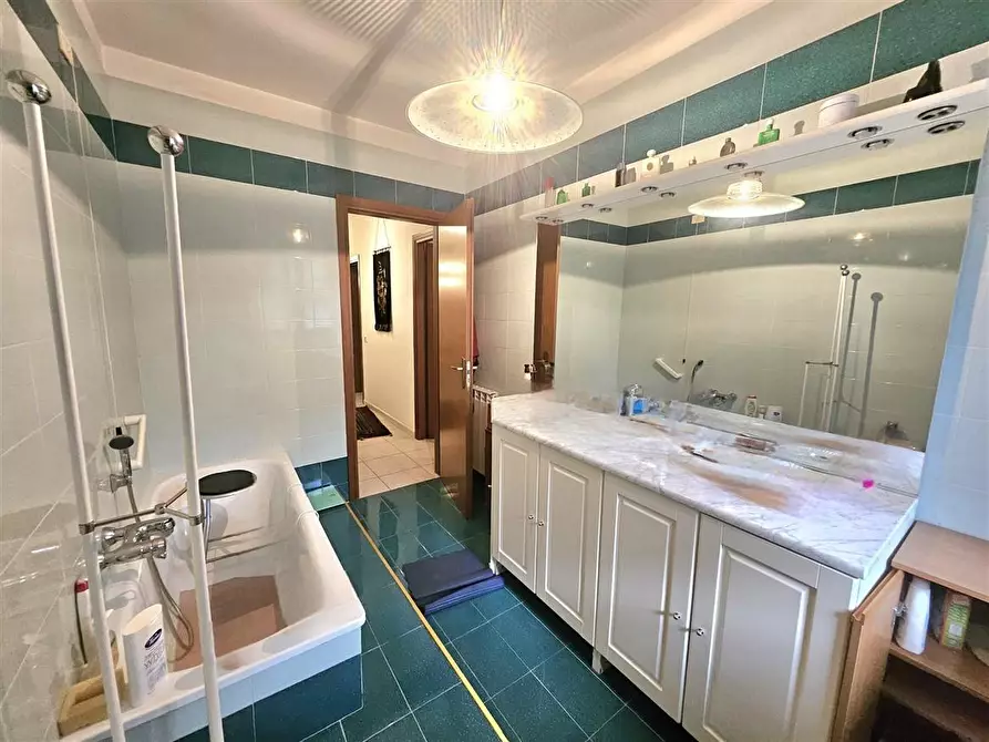 Immagine 17 di Appartamento in vendita  a Massa