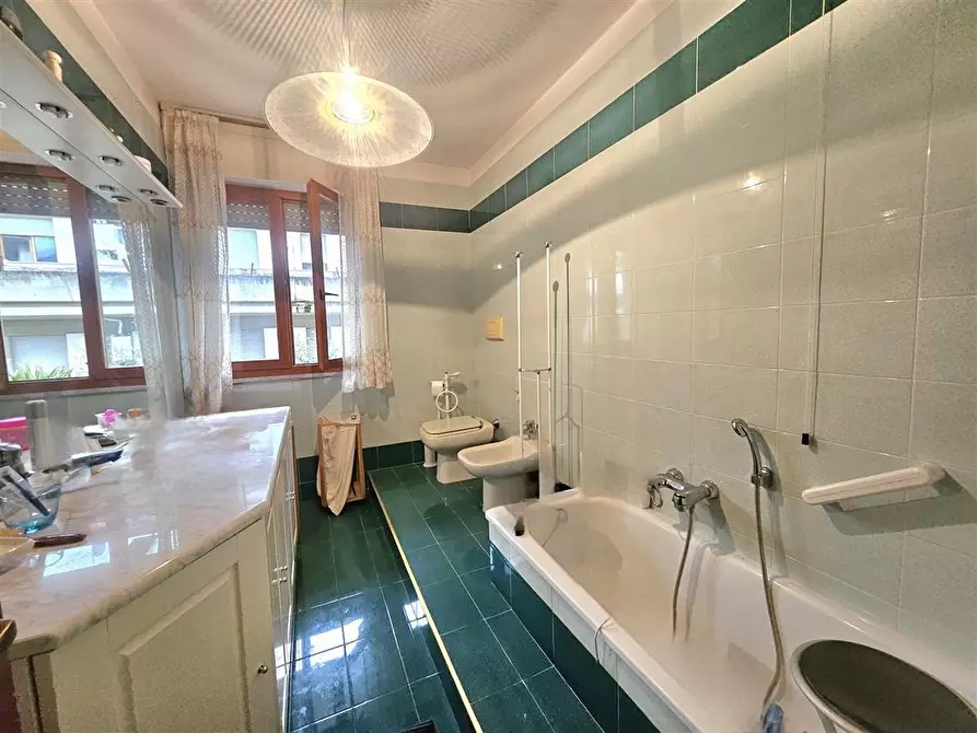 Immagine 16 di Appartamento in vendita  a Massa