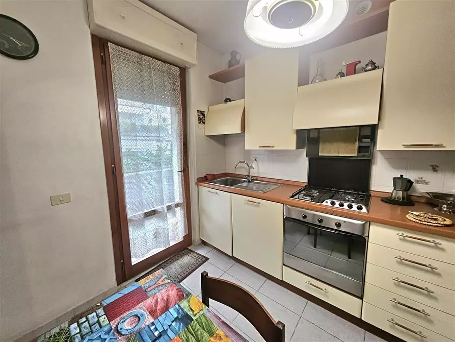 Immagine 8 di Appartamento in vendita  a Massa