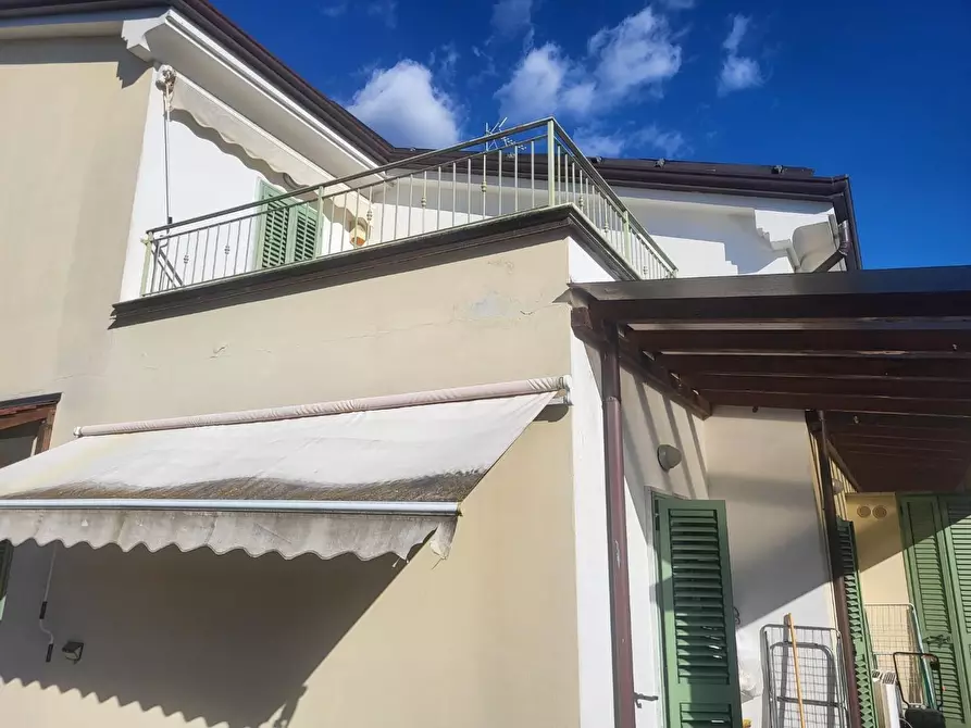 Immagine 1 di Casa bifamiliare in vendita  a Ortonovo