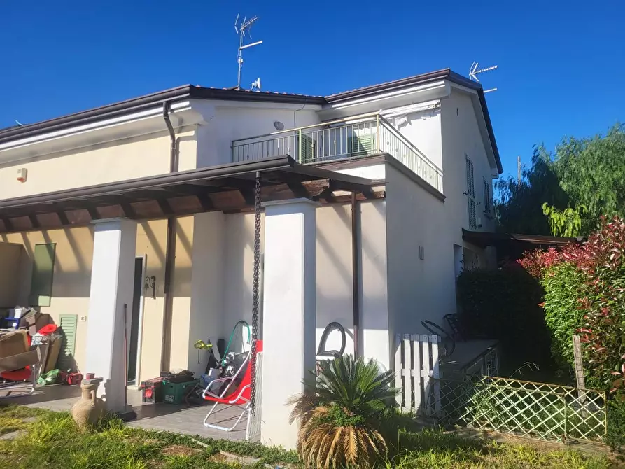 Immagine 2 di Casa bifamiliare in vendita  a Ortonovo