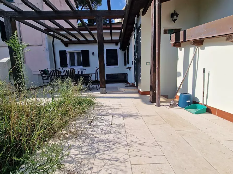 Immagine 2 di Casa semindipendente in vendita  a Carrara