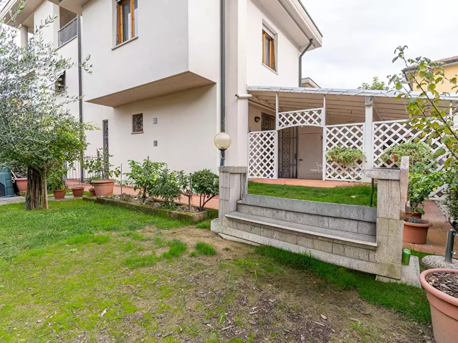 Immagine 2 di Villetta a schiera in vendita  a Santa Croce Sull'arno