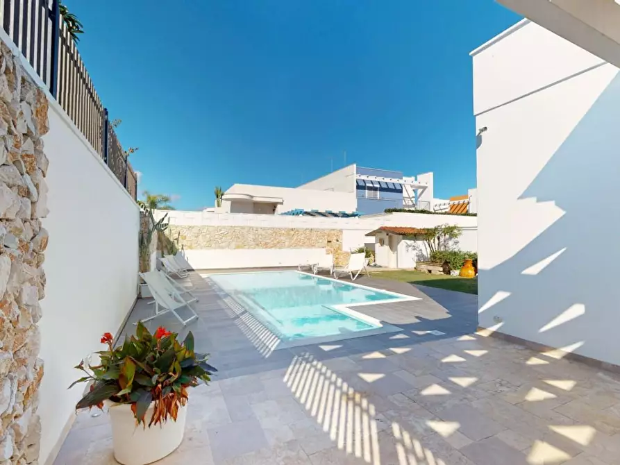 Immagine 2 di Villa in vendita  a Porto Cesareo