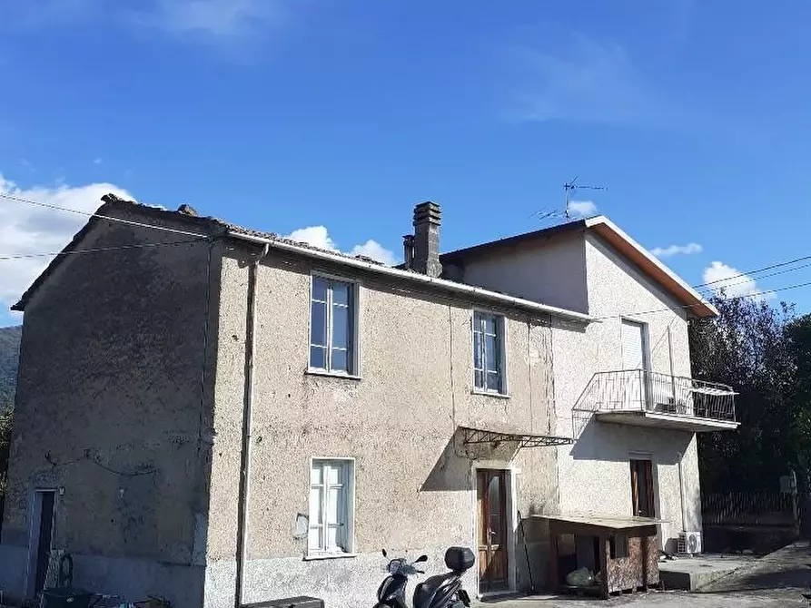 Immagine 10 di Casa colonica in vendita  a Massa