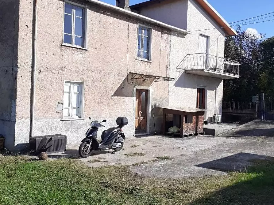Immagine 12 di Casa colonica in vendita  a Massa