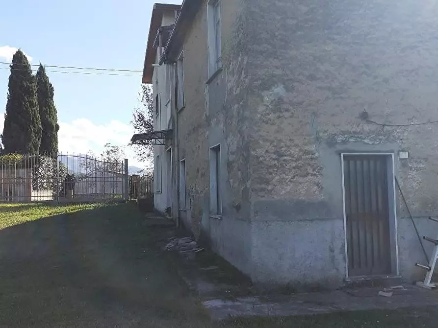 Immagine 15 di Casa colonica in vendita  a Massa