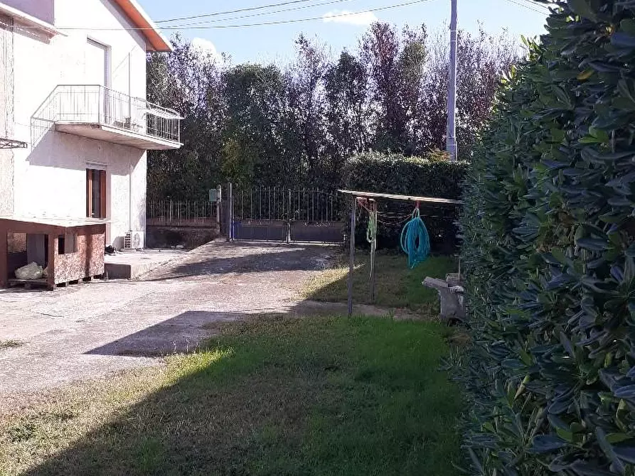 Immagine 3 di Casa colonica in vendita  a Massa