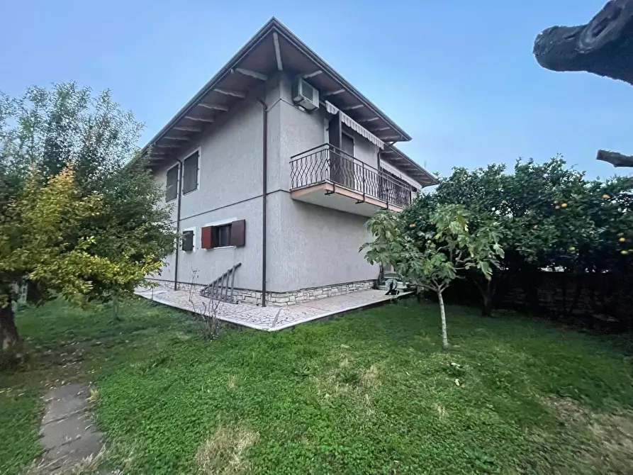 Immagine 1 di Casa indipendente in vendita  a Carrara