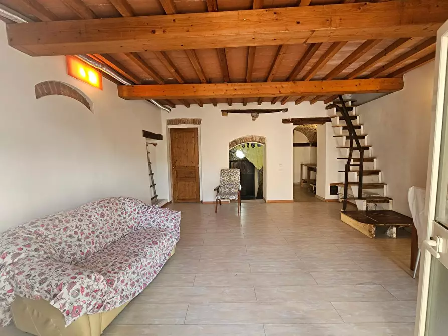 Immagine 1 di Appartamento in affitto  a Crespina Lorenzana