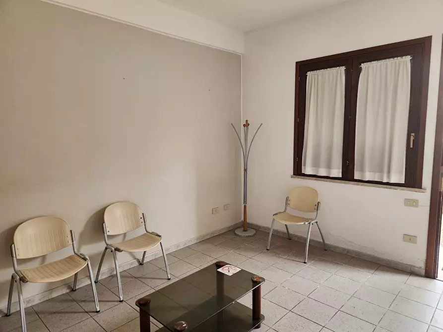 Immagine 3 di Ufficio in affitto  a Santa Maria A Monte