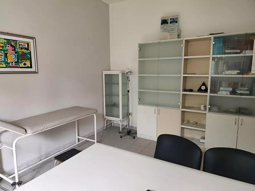Immagine 6 di Ufficio in affitto  a Santa Maria A Monte