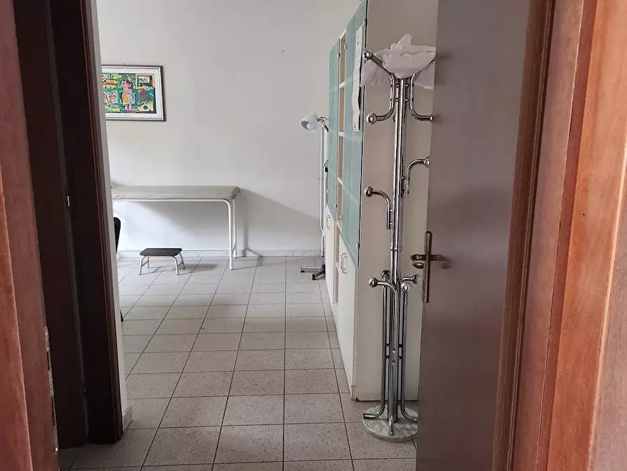 Immagine 4 di Ufficio in affitto  a Santa Maria A Monte
