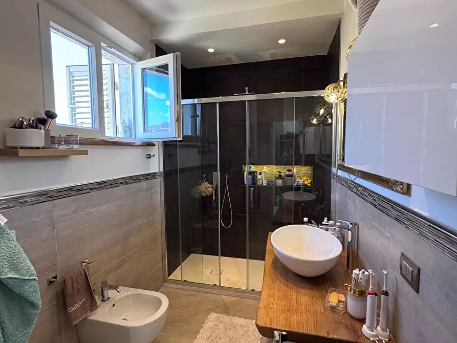 Immagine 13 di Casa semindipendente in vendita  a Massa