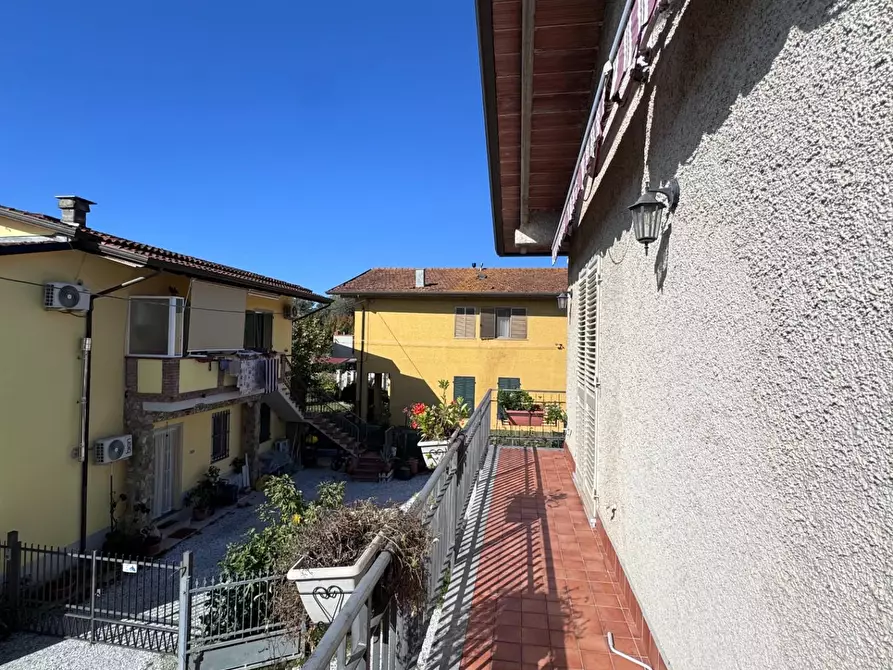 Immagine 16 di Casa semindipendente in vendita  a Massa
