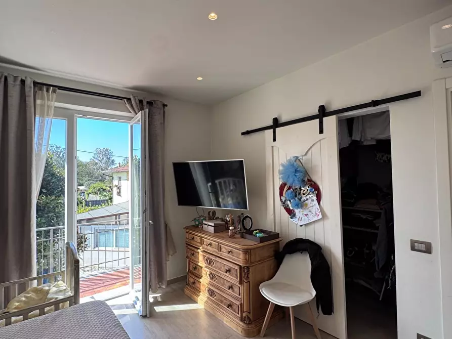 Immagine 7 di Casa semindipendente in vendita  a Massa